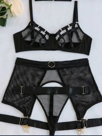 Ensemble-sexy,-découpe-en-maille